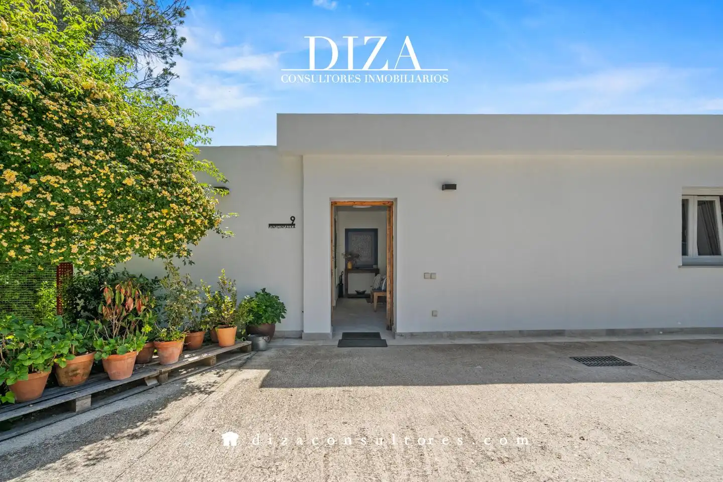 Vista exterior de Casa o xalet en venda en Pozuelo de Alarcón amb Aire condicionat, Calefacció i Jardí privat