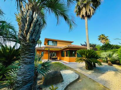 Vista exterior de Casa o xalet en venda en Navata amb Aire condicionat, Terrassa i Balcó