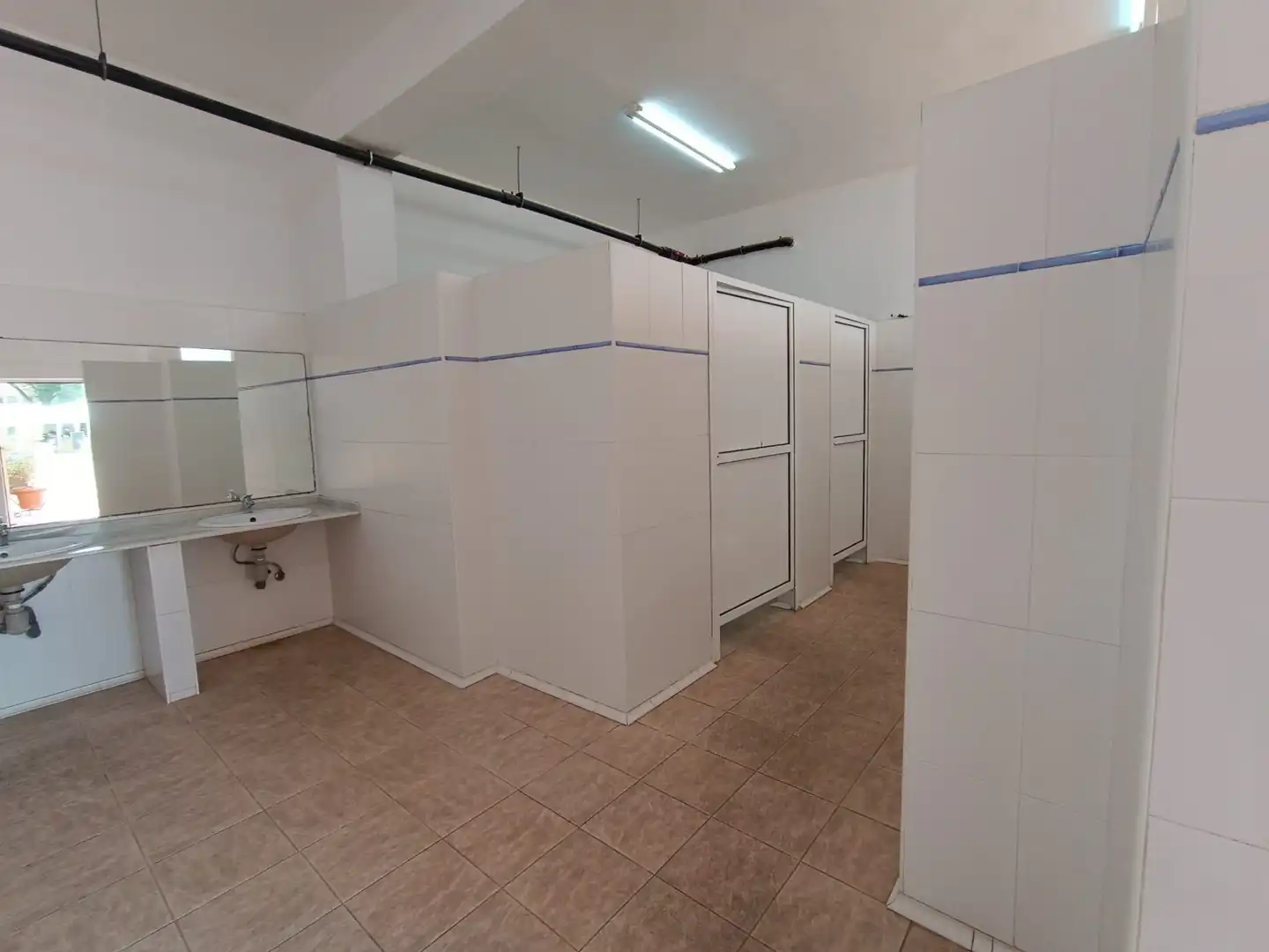 Bany de Pis en venda en Sevilla amb Aire condicionat, Jardí privat i Terrassa