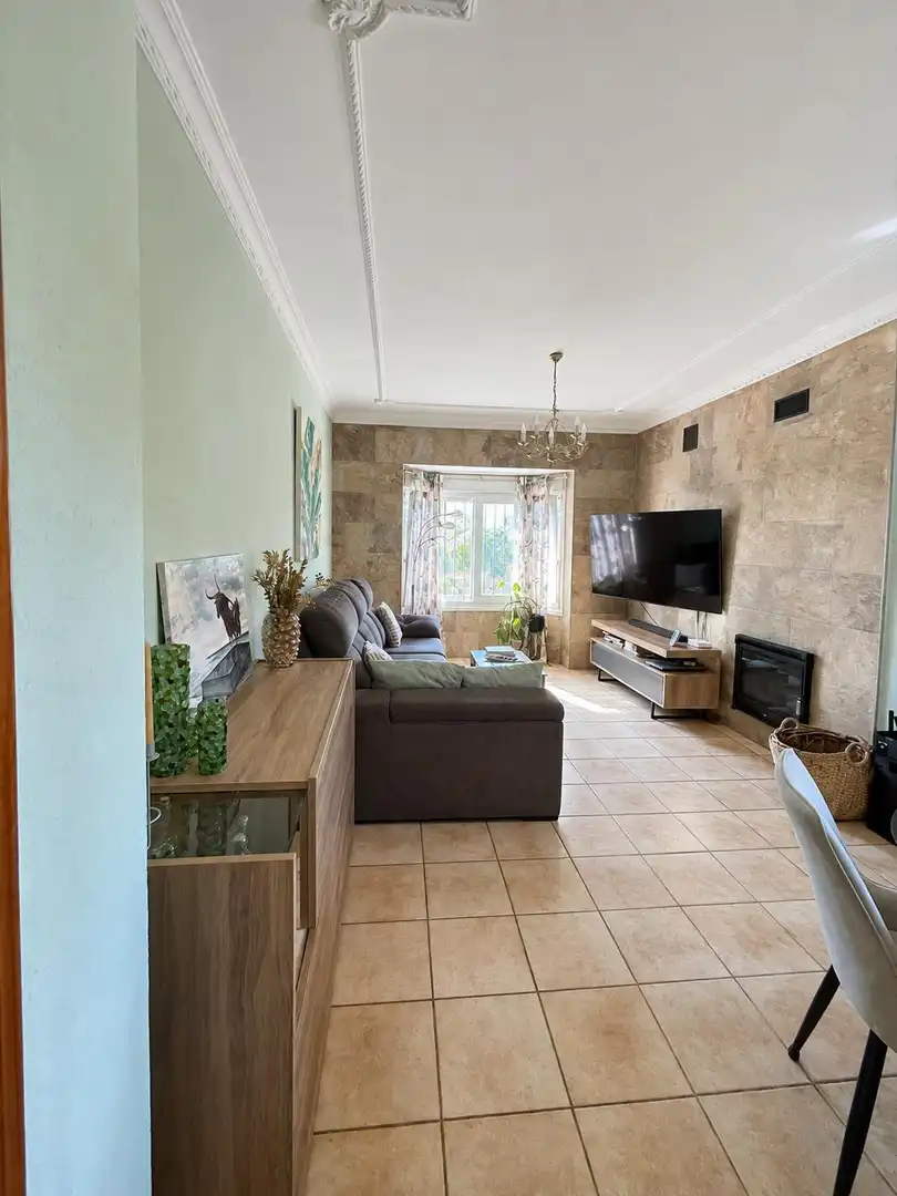 Sala d'estar de Casa o xalet en venda en Chiclana de la Frontera amb Aire condicionat, Calefacció i Jardí privat