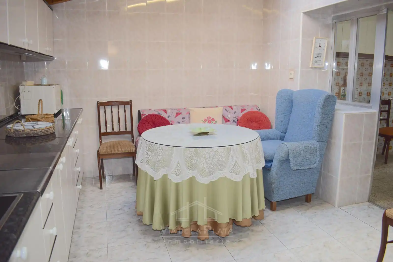 Sala d'estar de Casa o xalet en venda en Vallesa de la Guareña amb Calefacció, Traster i Moblat