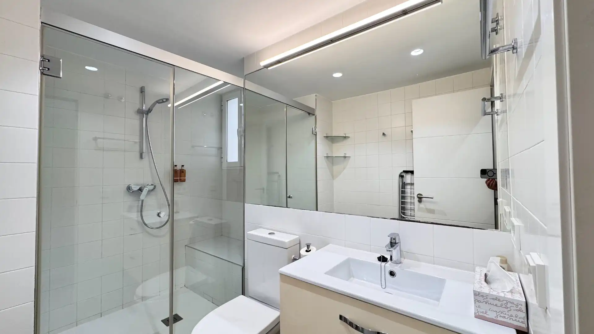 Bathroom of Apartments for sale in Valencia  with Air Conditioner, Heating and Parquet flooring