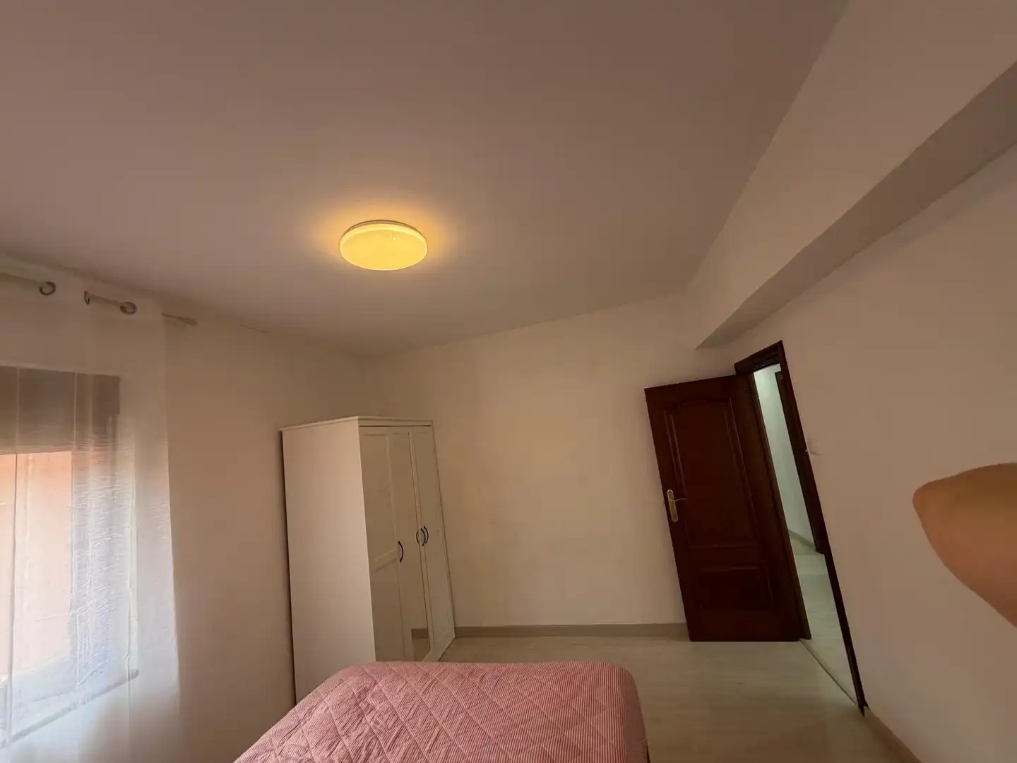 Dormitori de Pis en venda en Gijón  amb Parquet, Terrassa i Moblat