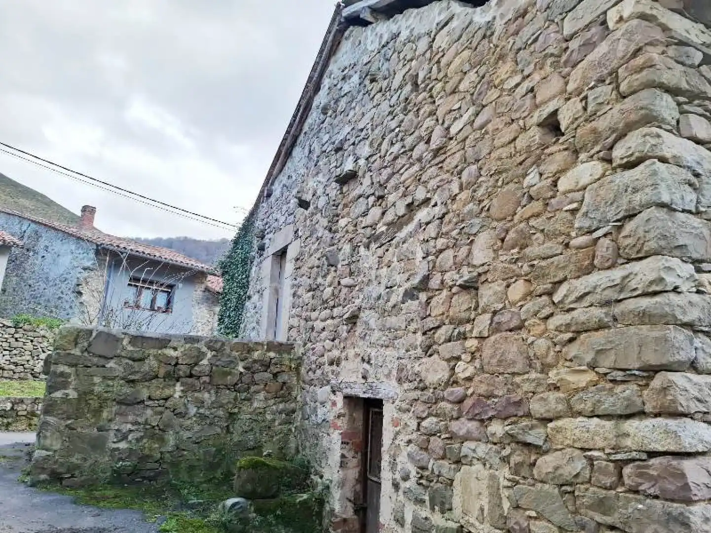 Vista exterior de Casa adosada en venta en Los Tojos  con Jardín privado y Trastero