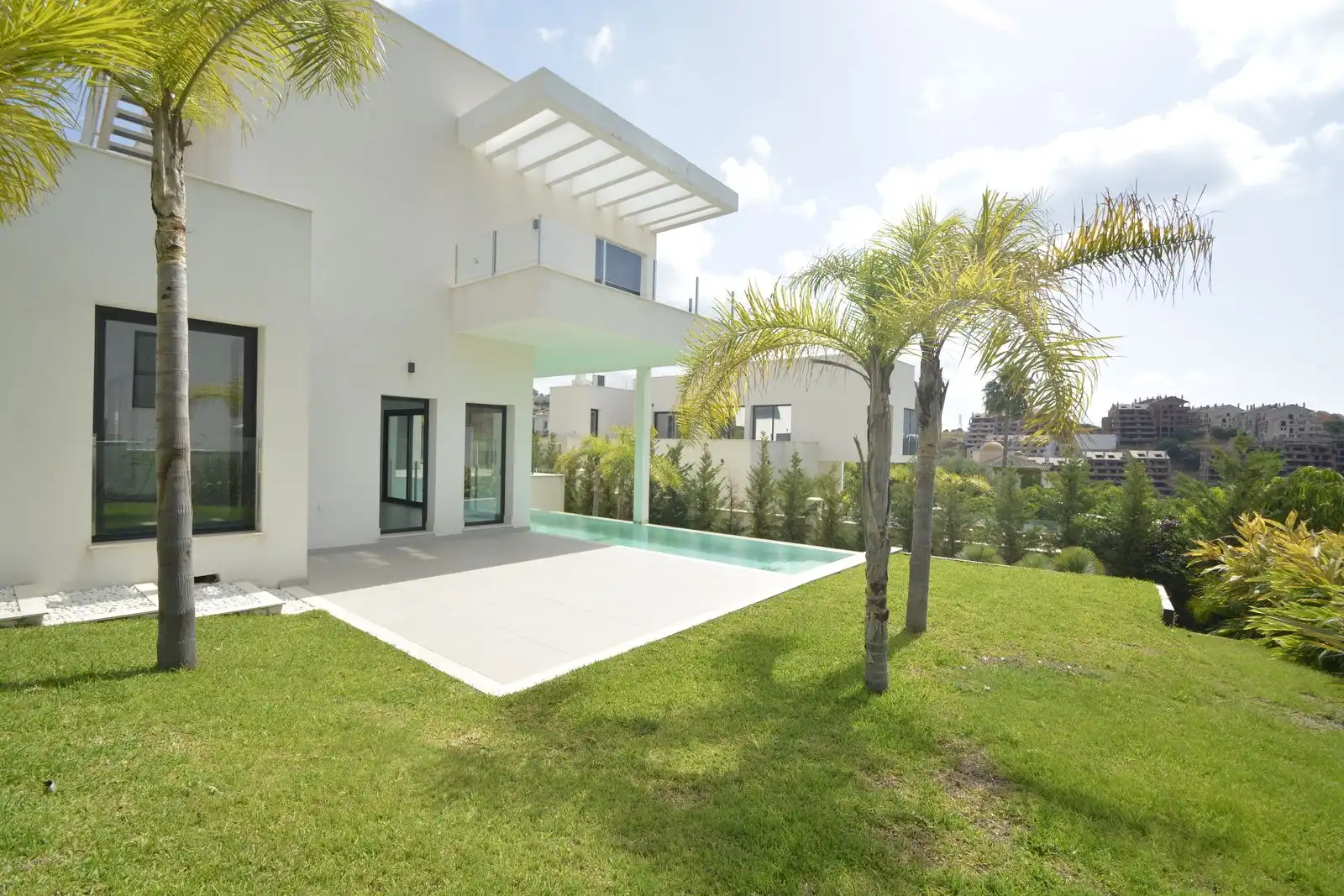 Swimming pool of Houses for sale in Marbella  with Air Conditioner, Private garden and Terrace