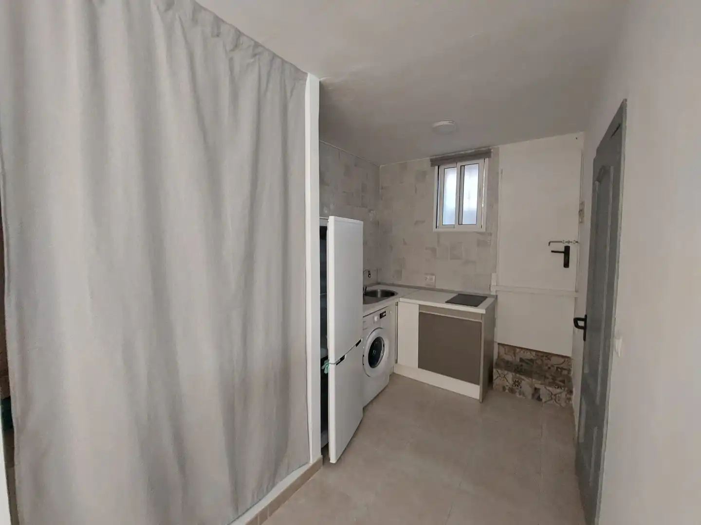 Estudi de lloguer en Benalmádena amb Terrassa, Moblat i Piscina comunitària