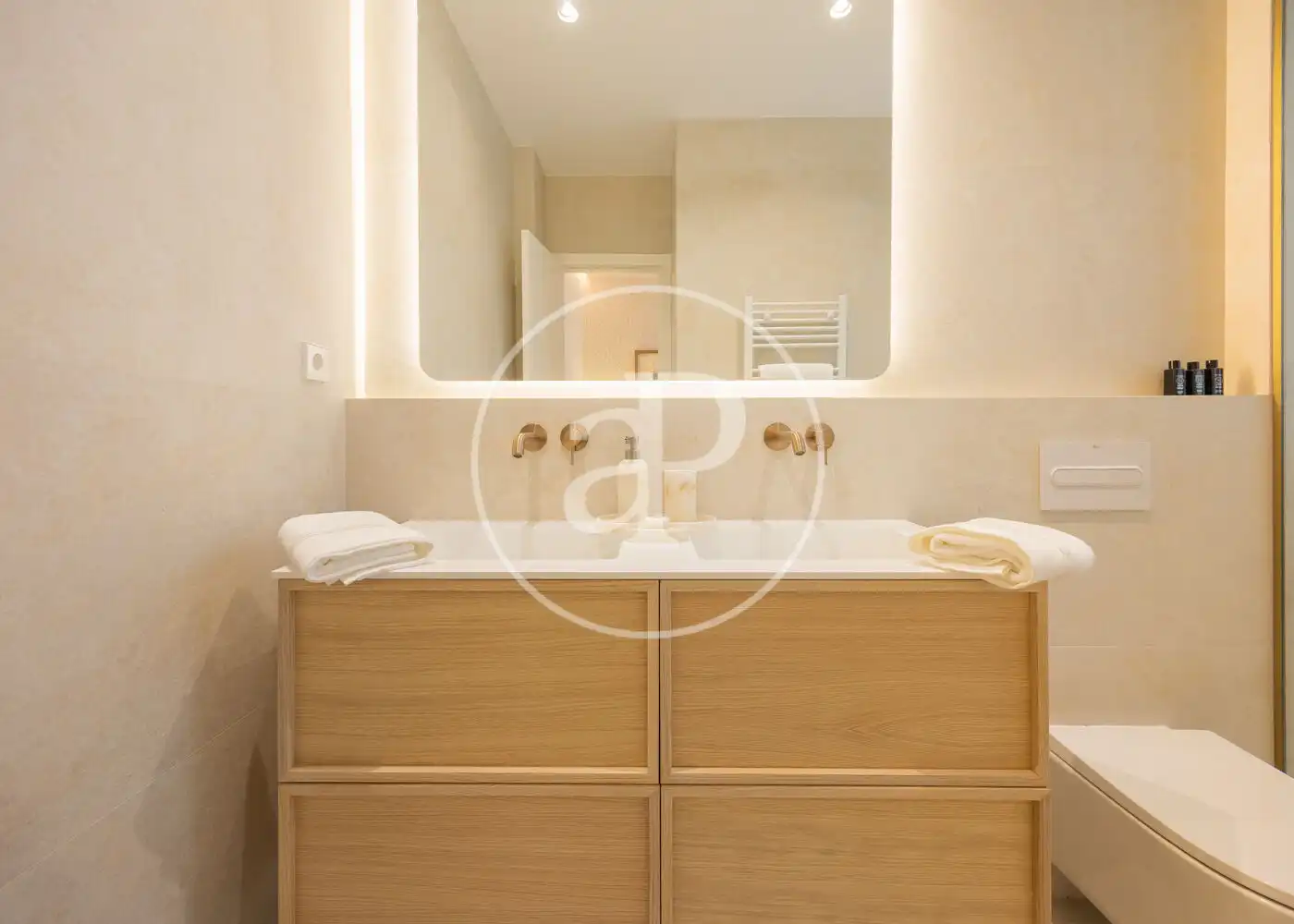 Badezimmer von Wohnung zum Verkauf in Madrid mit Klimaanlage, Heizung und Abstellraum