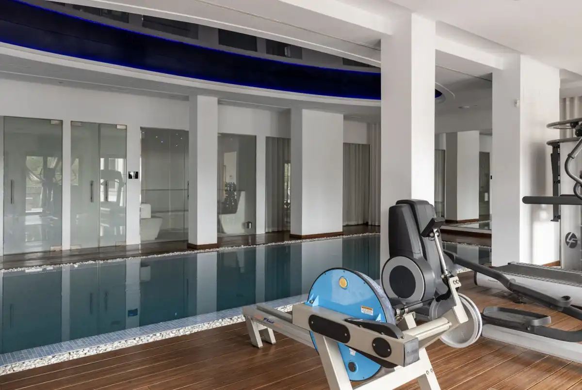 Swimming pool of Detached homes for sale in Benahavís  with Air Conditioner, Terrace and Jacuzzi