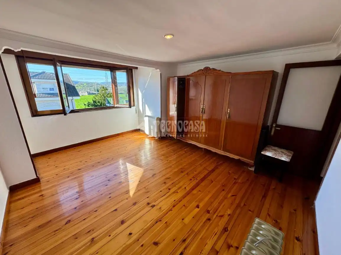 Casa adosada en venta en El Astillero