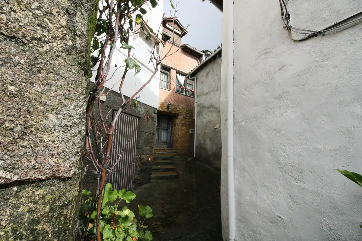 Vista exterior de Casa o chalet en venta en Arenas de San Pedro con Calefacción, Parquet y Amueblado