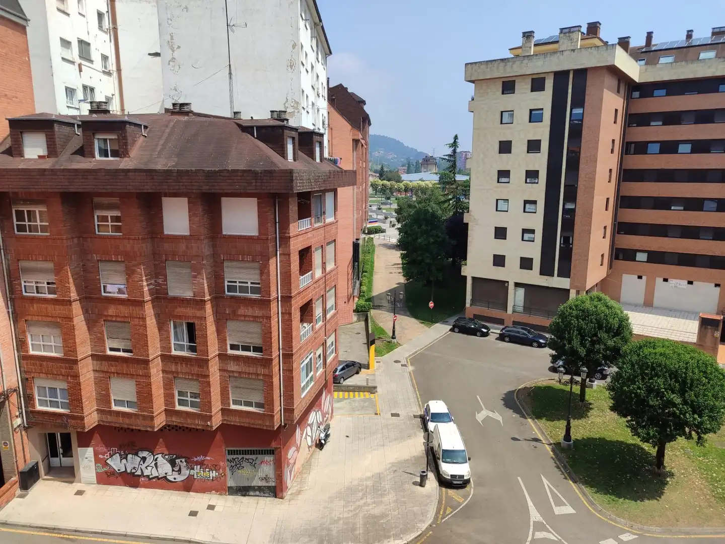 Vista exterior de Pis en venda en Oviedo  amb Calefacció