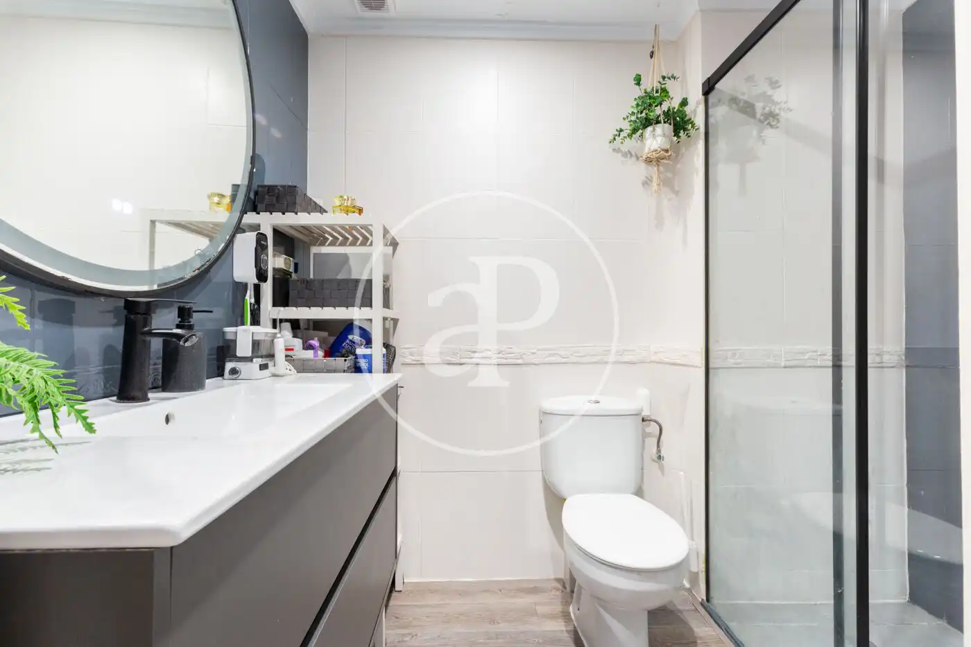 Baño de Piso en venta en Valencia con Aire acondicionado, Calefacción y Terraza