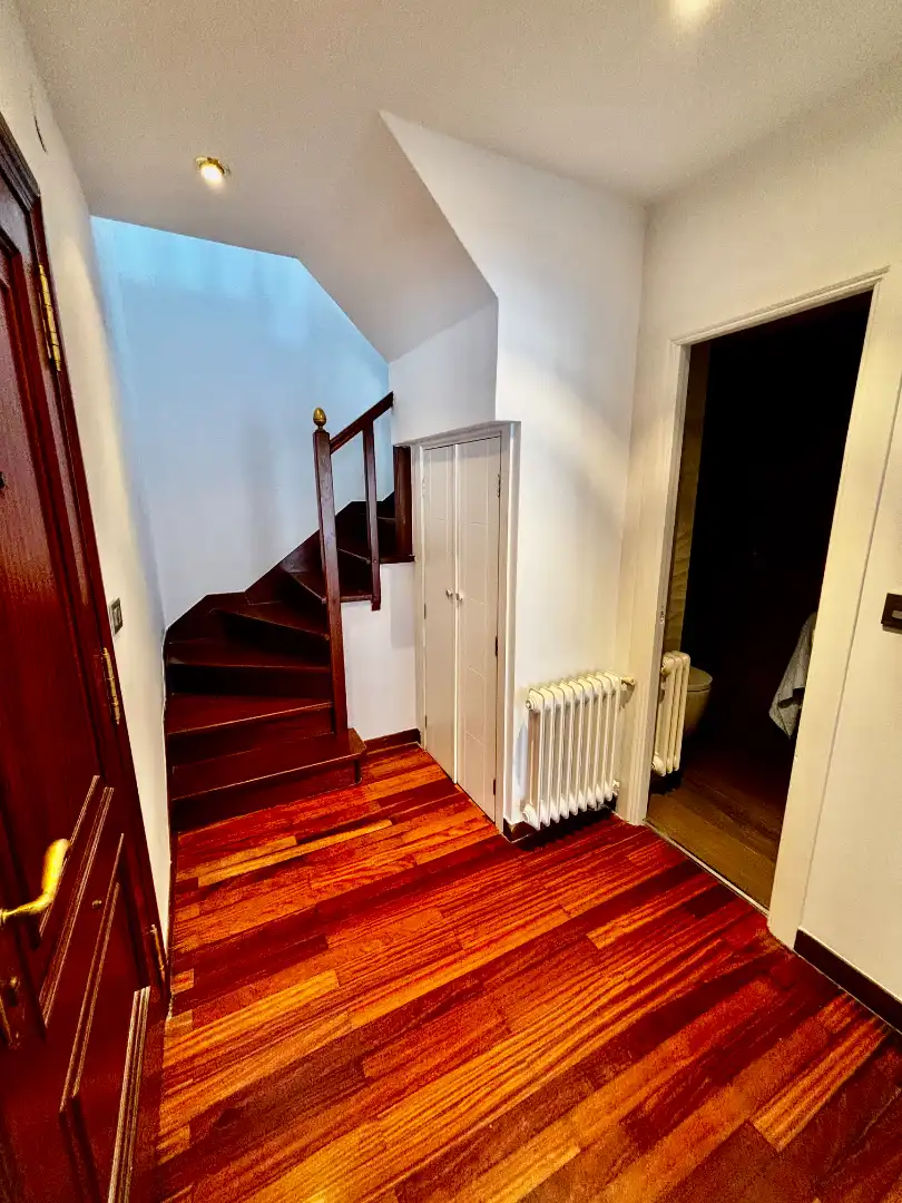 Maisonette zum Verkauf in Lugo mit Heizung, Parkett und Terrasse