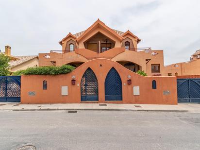 Exterior view of Single-family semi-detached for sale in Las Gabias  with Air Conditioner, Heating and Private garden