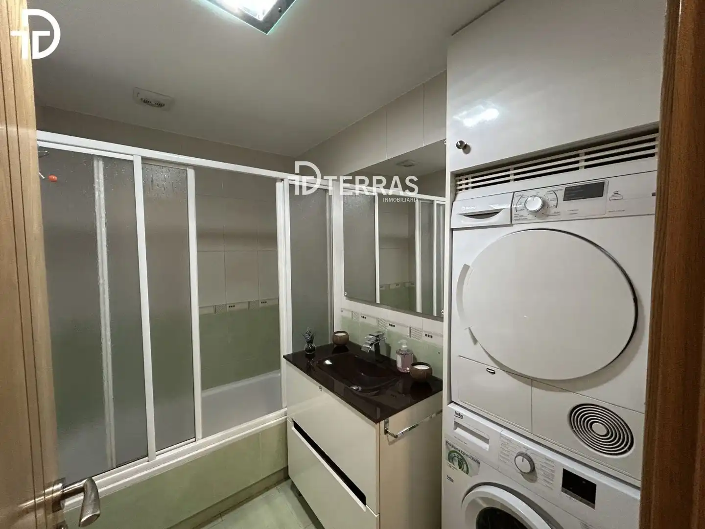 Baño de Piso en venta en Poio con Calefacción, Trastero y Amueblado