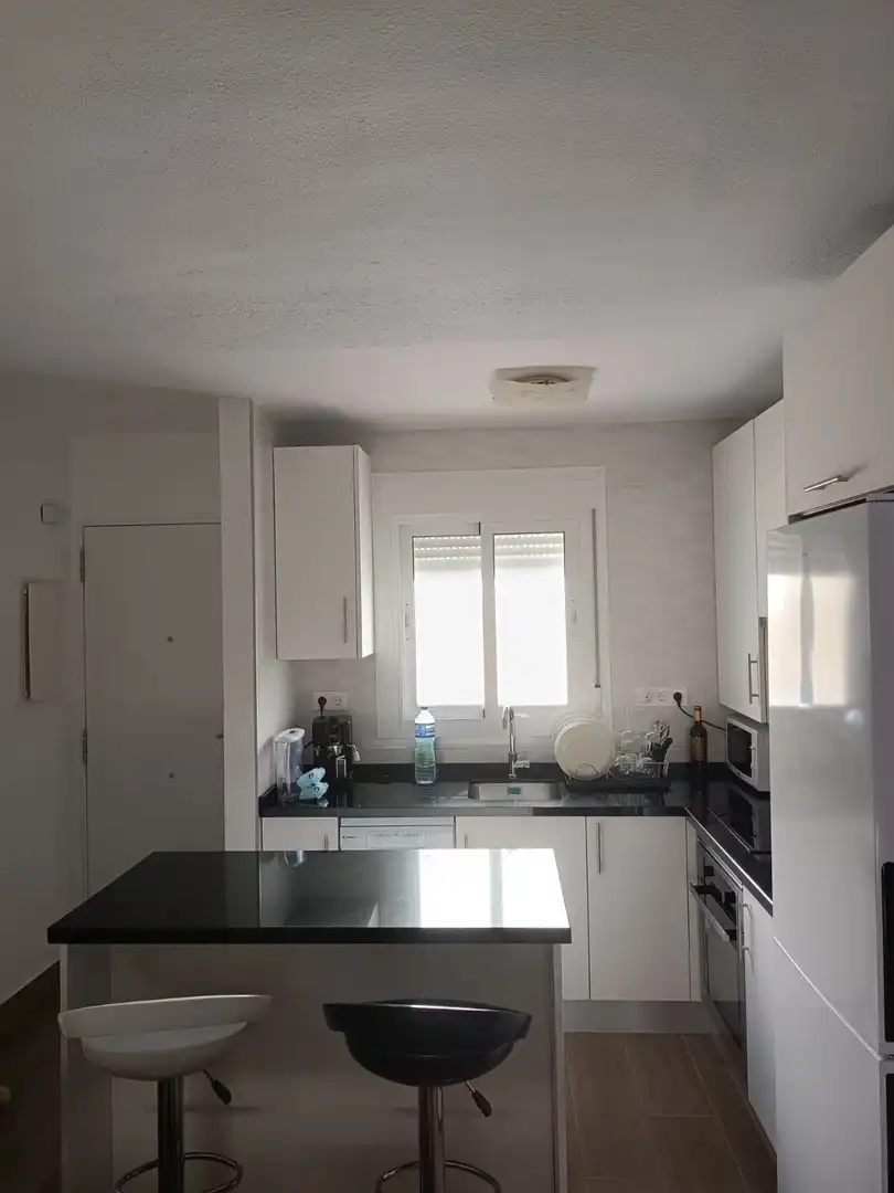 Cuina de Apartament de lloguer en Benalmádena amb Aire condicionat, Terrassa i Moblat