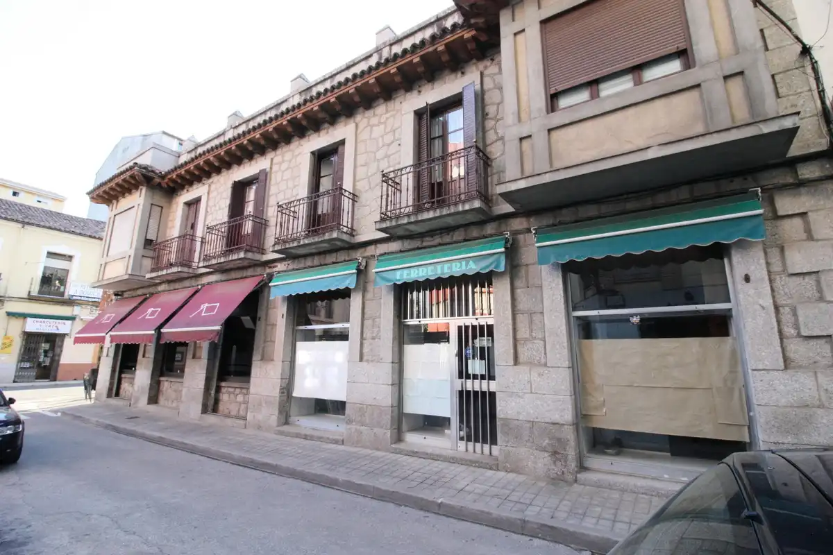 Vista exterior de Edificio en venta en Arenas de San Pedro
