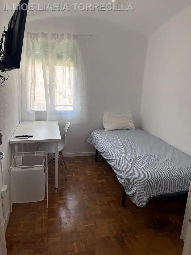 Bedroom of Flat for rent in Valladolid  with Heating, Parquet flooring and Furnished