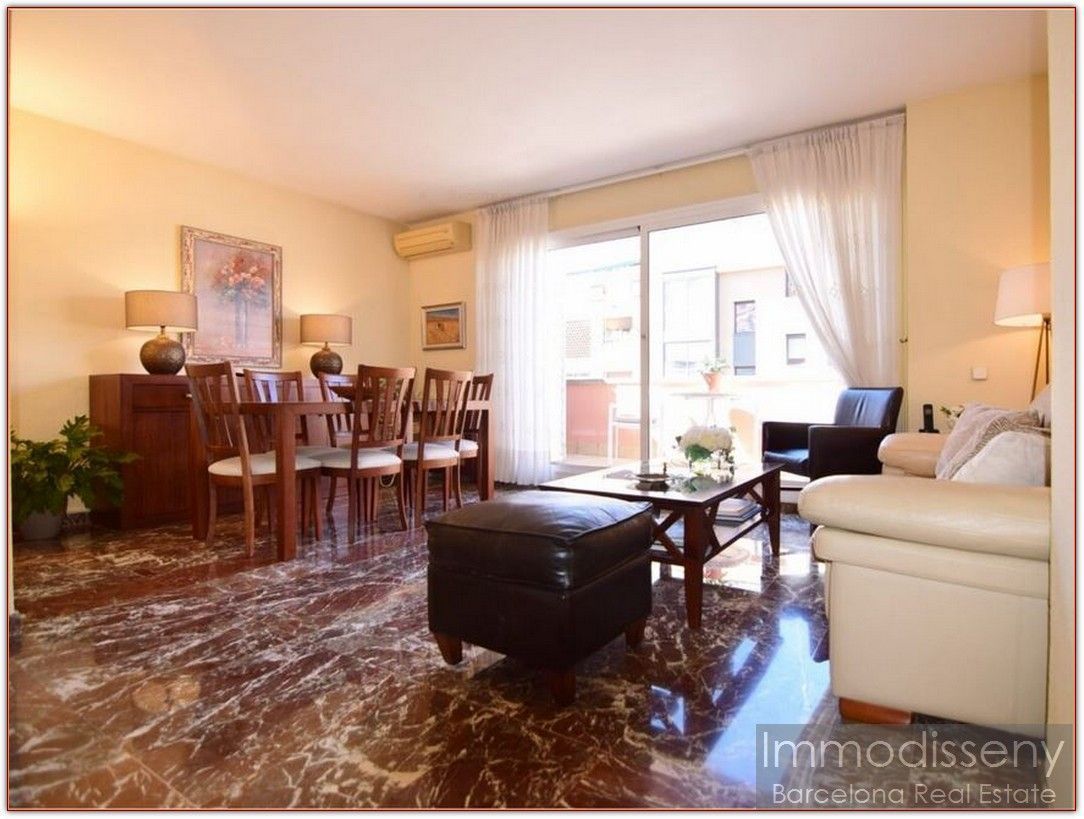 Exterior view of Duplex for sale in  Barcelona Capital  with Air Conditioner, Private garden and Terrace