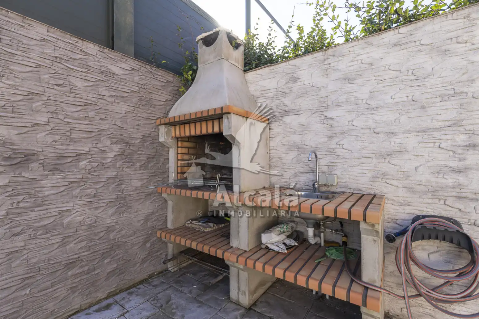 Jardí de Casa o xalet en venda en Alcalá de Henares amb Aire condicionat, Calefacció i Jardí privat