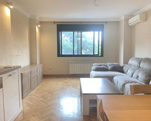 Living room of Flat to rent in  Madrid Capital  with Air Conditioner and Swimming Pool