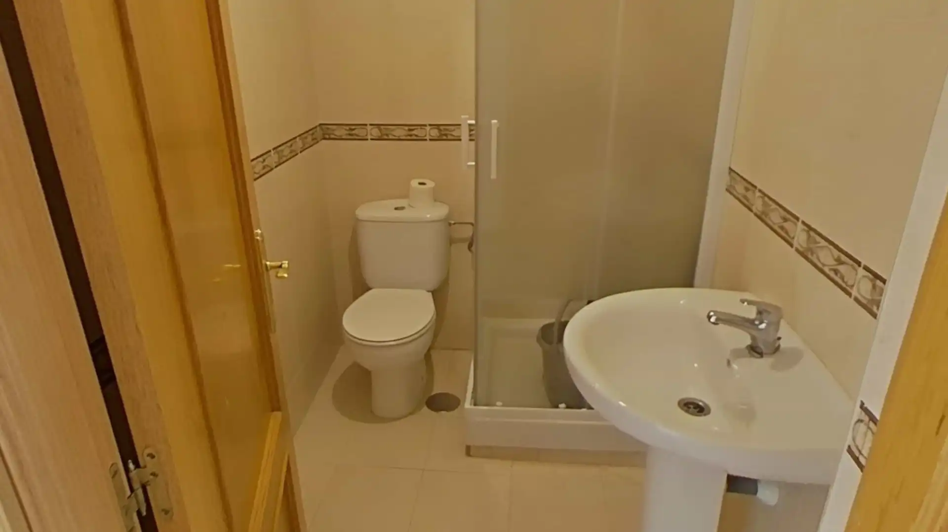 Baño de Piso en venta en Lominchar con Calefacción, Terraza y Horno