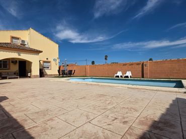 Villa con piscina in vendita a Calle Dos Palmeras C
