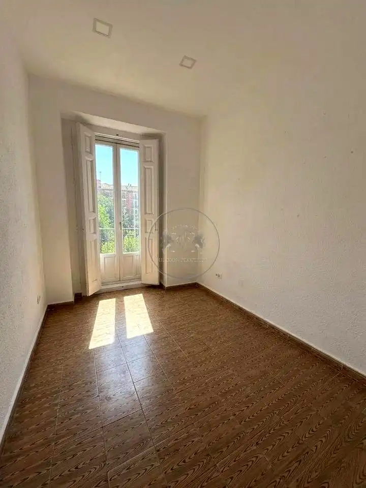 Bedroom of Flat for sale in Madrid  with Balcony