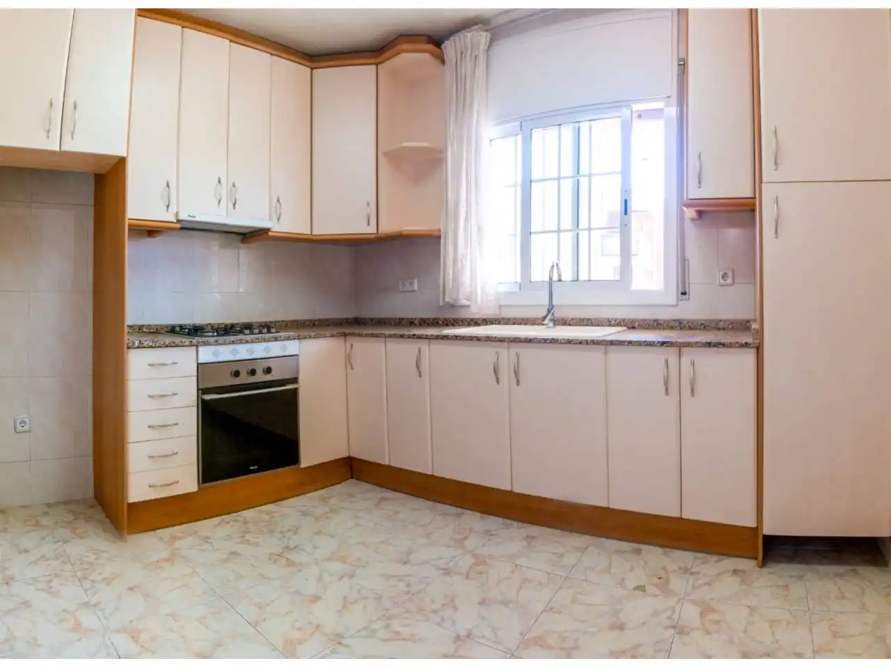 Cuina de Pis en venda en Parets del Vallès amb Aire condicionat, Calefacció i Terrassa