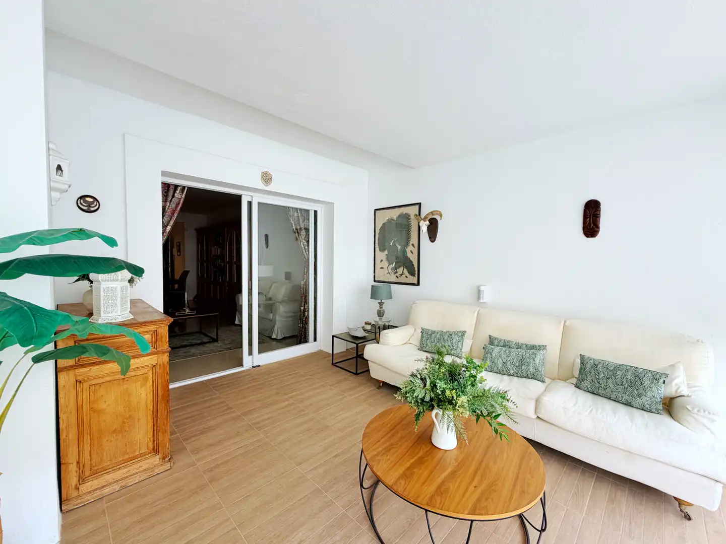 Sala de estar de Piso de alquiler en Benahavís con Aire acondicionado, Calefacción y Terraza