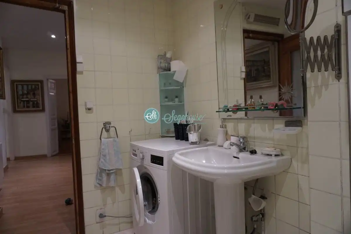 Baño de Piso en venta en Segovia con Calefacción, Parquet y Terraza