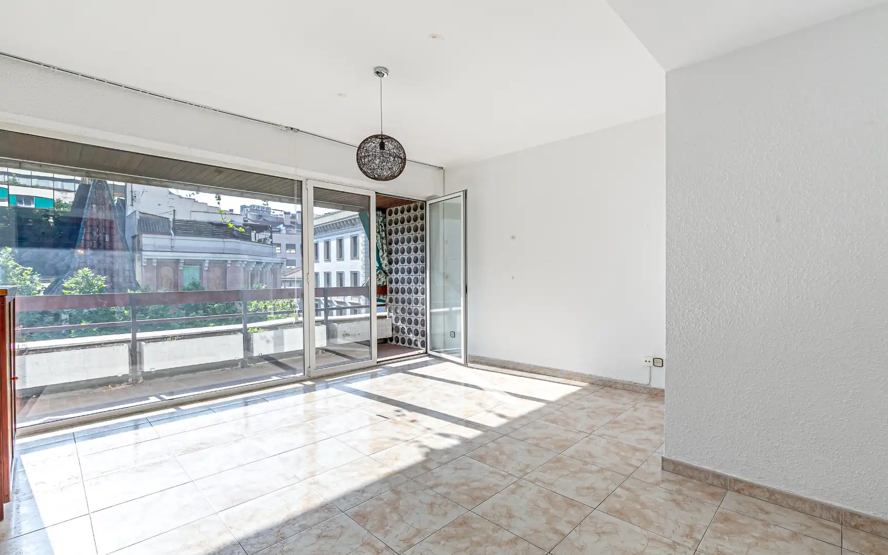 Piso en venta en Pere III, Centre - Passeig i Rodalies