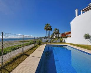 Swimming pool of Single-family semi-detached for sale in Estepona  with Air Conditioner, Terrace and Storage room