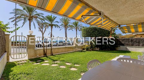 Exclusiva planta baja en primera línea de mar junto al puerto deportivo de Segur de Calafell
