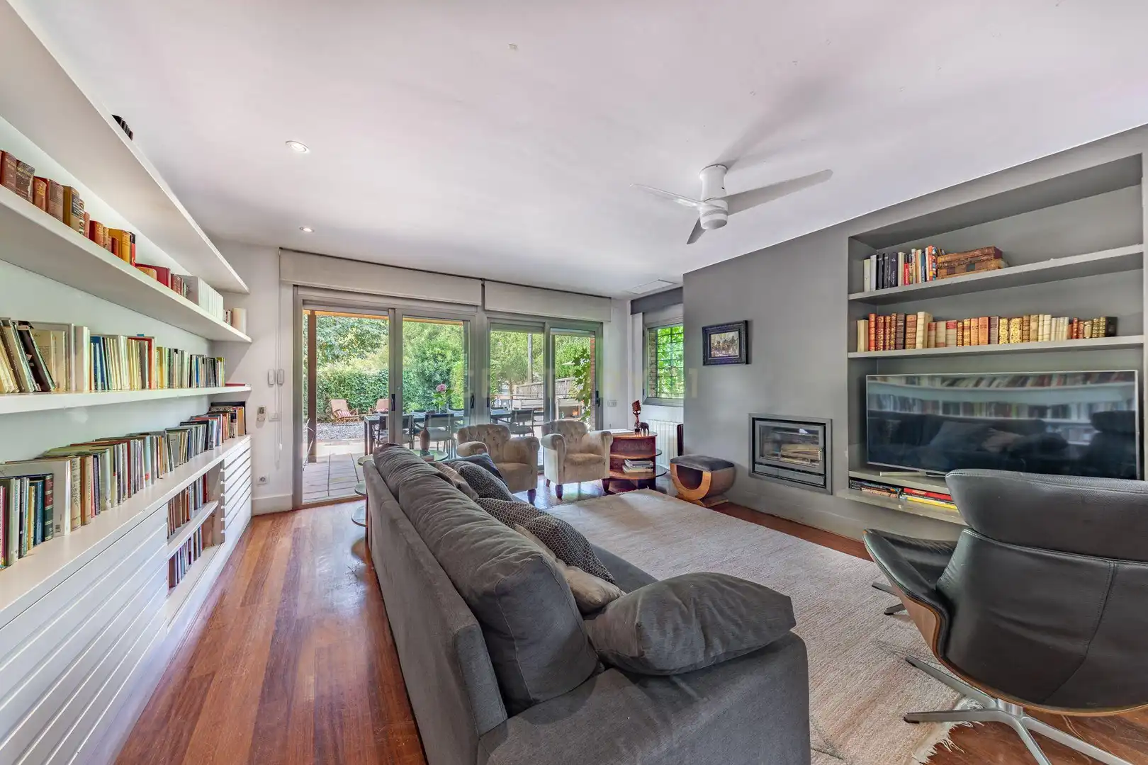 Living room of Houses for sale in Sant Cugat del Vallès