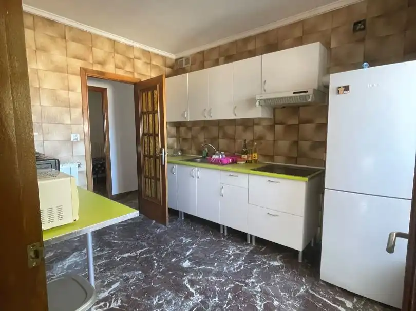Cocina de Piso en venta en Baza con Calefacción, Trastero y Horno