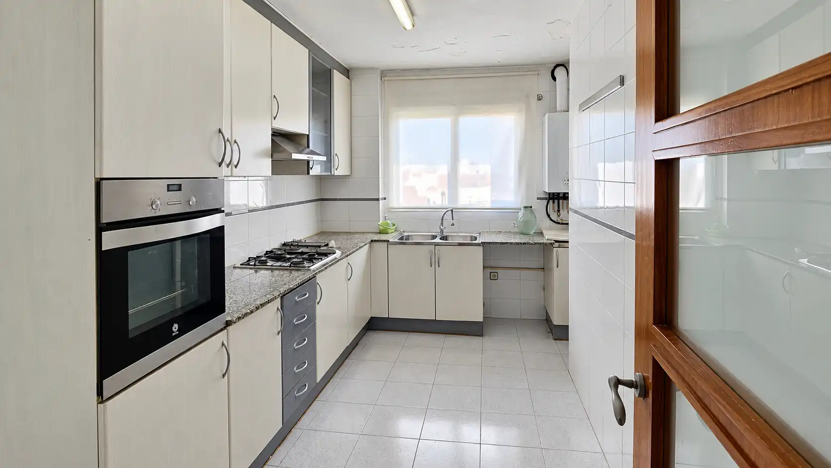 Piso con terraza en venta en Carrer de Francisco de Vitòria 16, imagen 2