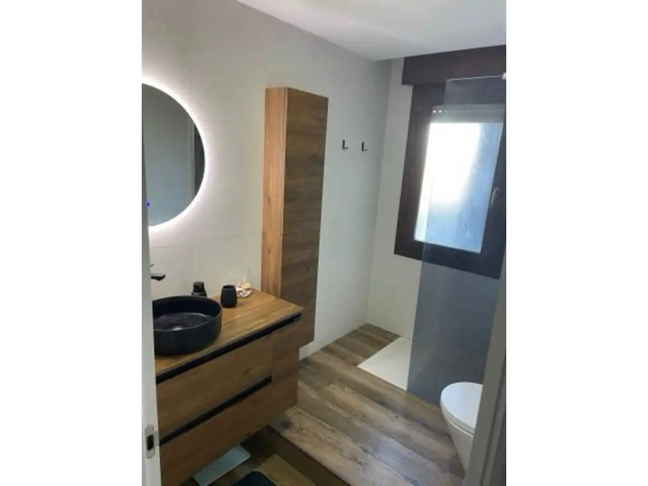 Badezimmer von Dachboden zur Miete in Oviedo  mit Heizung, Parkett und Terrasse