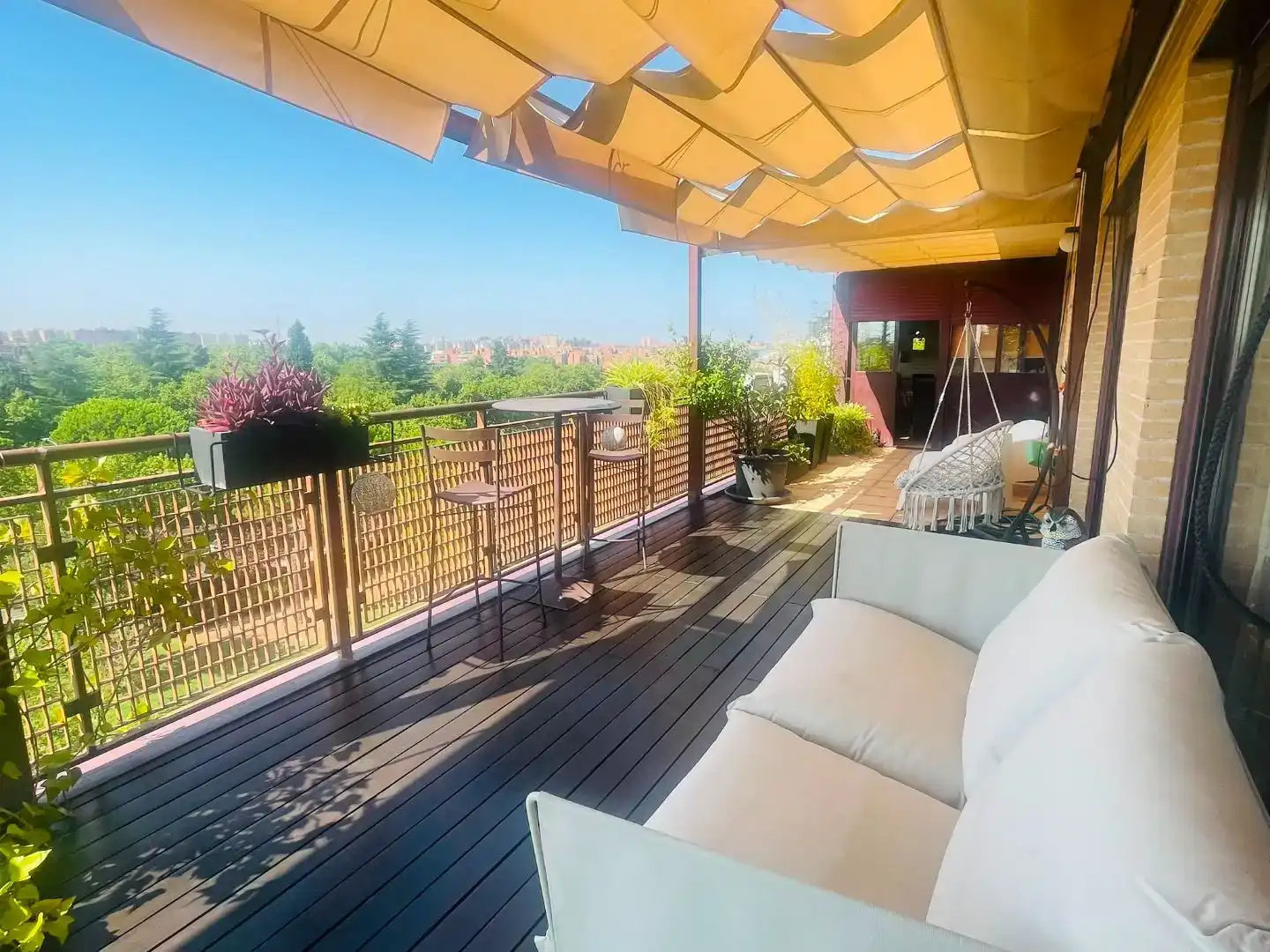 Terraza de Ático de alquiler en  Madrid Capital con Aire acondicionado y Piscina