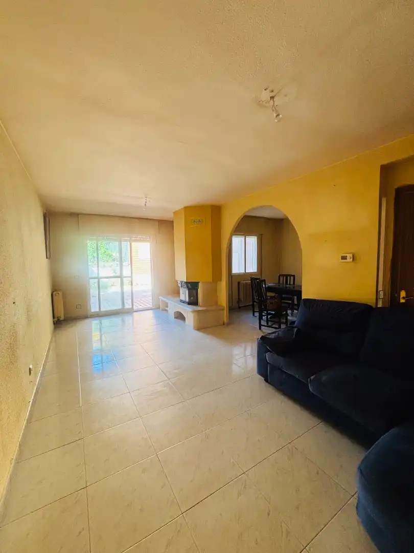 Sala de estar de Casa o chalet en venta en Cistérniga con Calefacción, Terraza y Lavadora