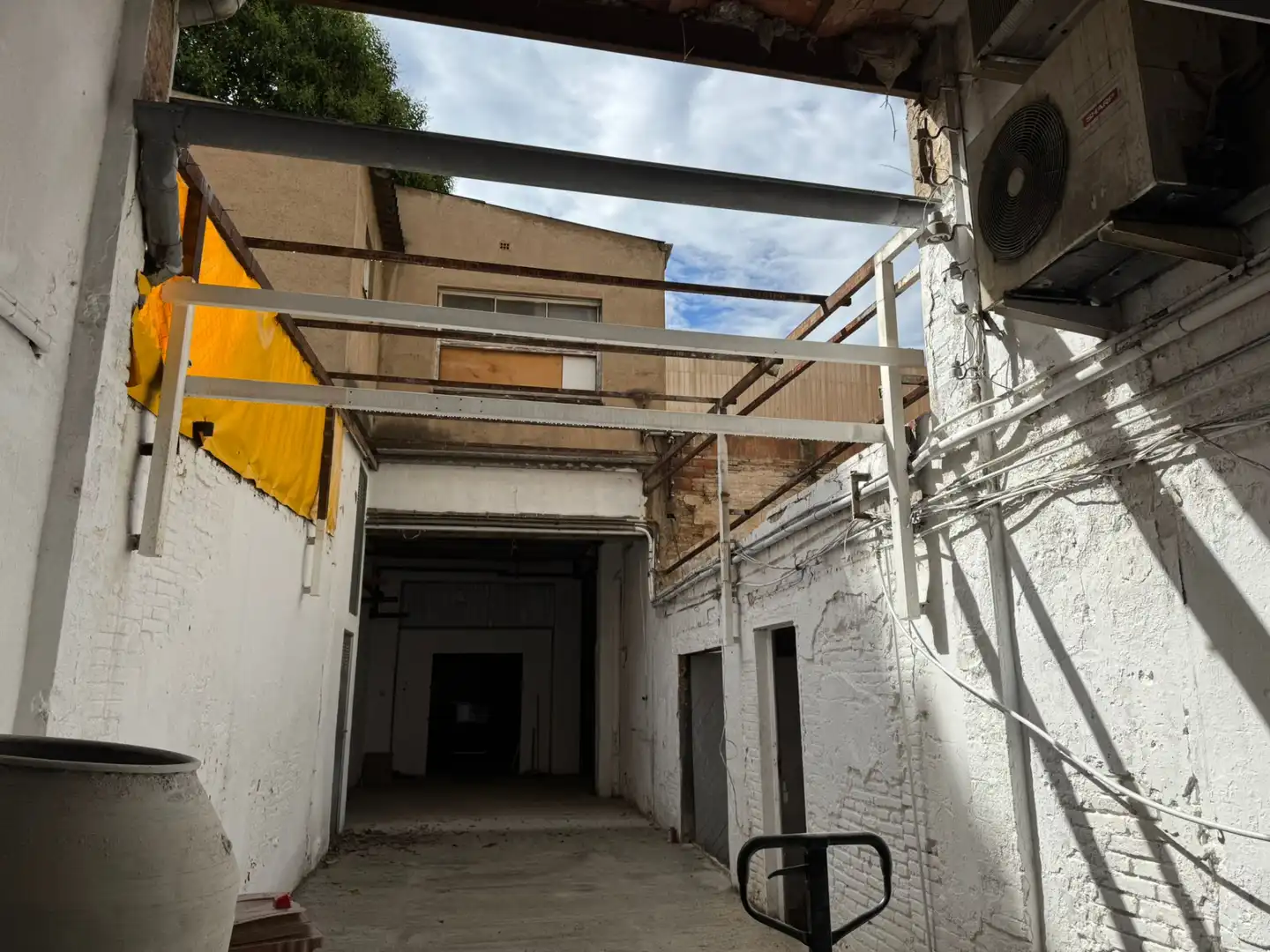 Vista exterior de Local de lloguer en Barcelona amb Alarma