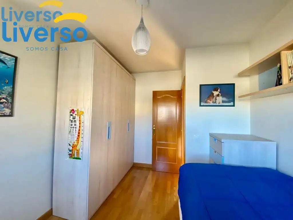 Dormitori de Casa o xalet en venda en Milagros amb Calefacció, Jardí privat i Parquet