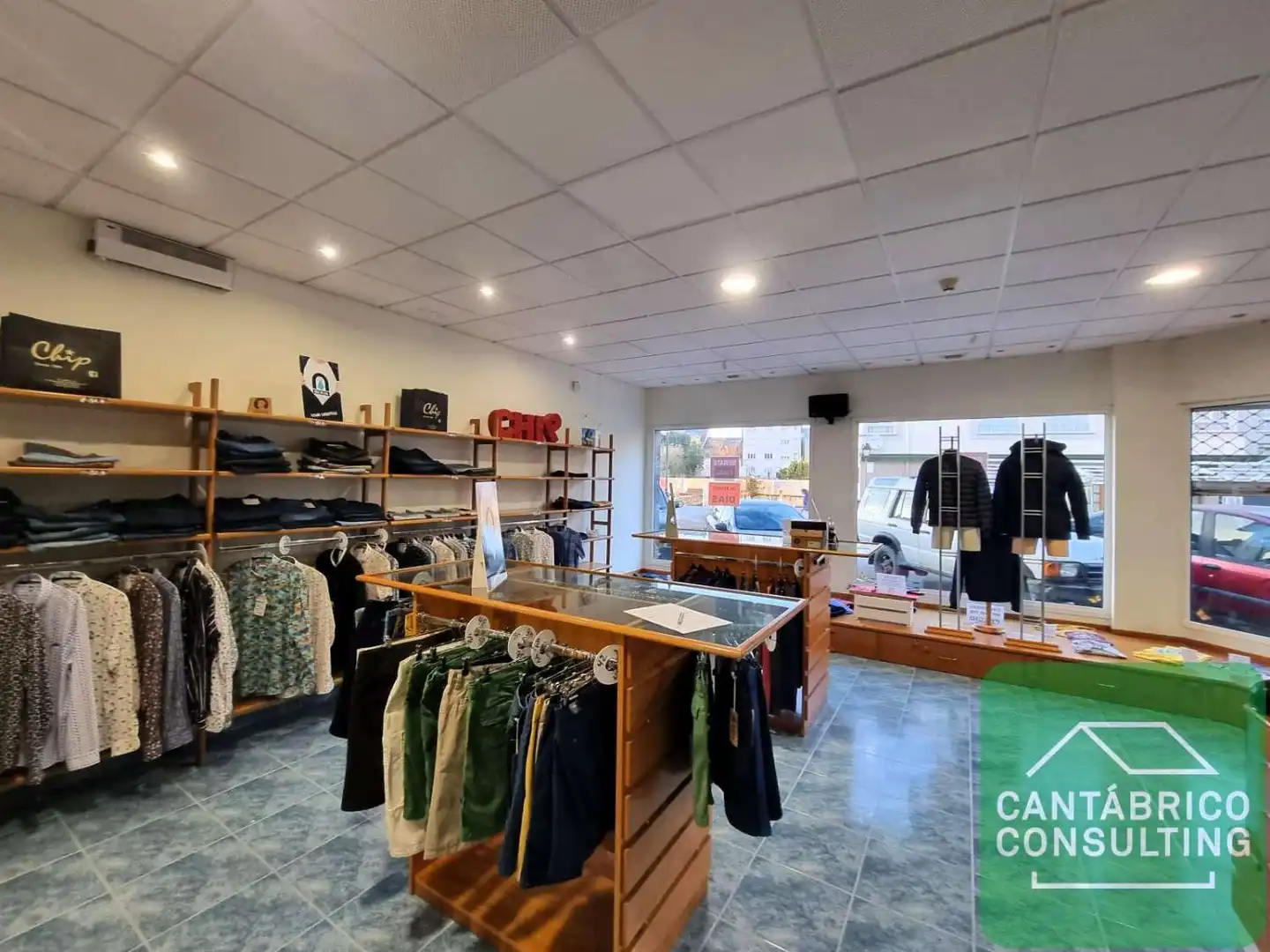 Local en venta en El Franco 