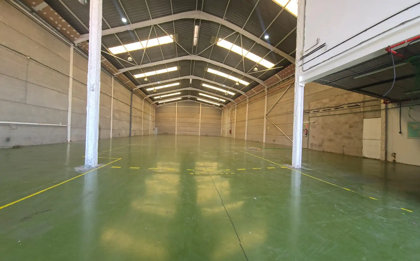 Industrial building for sale in Calle Sao Paulo