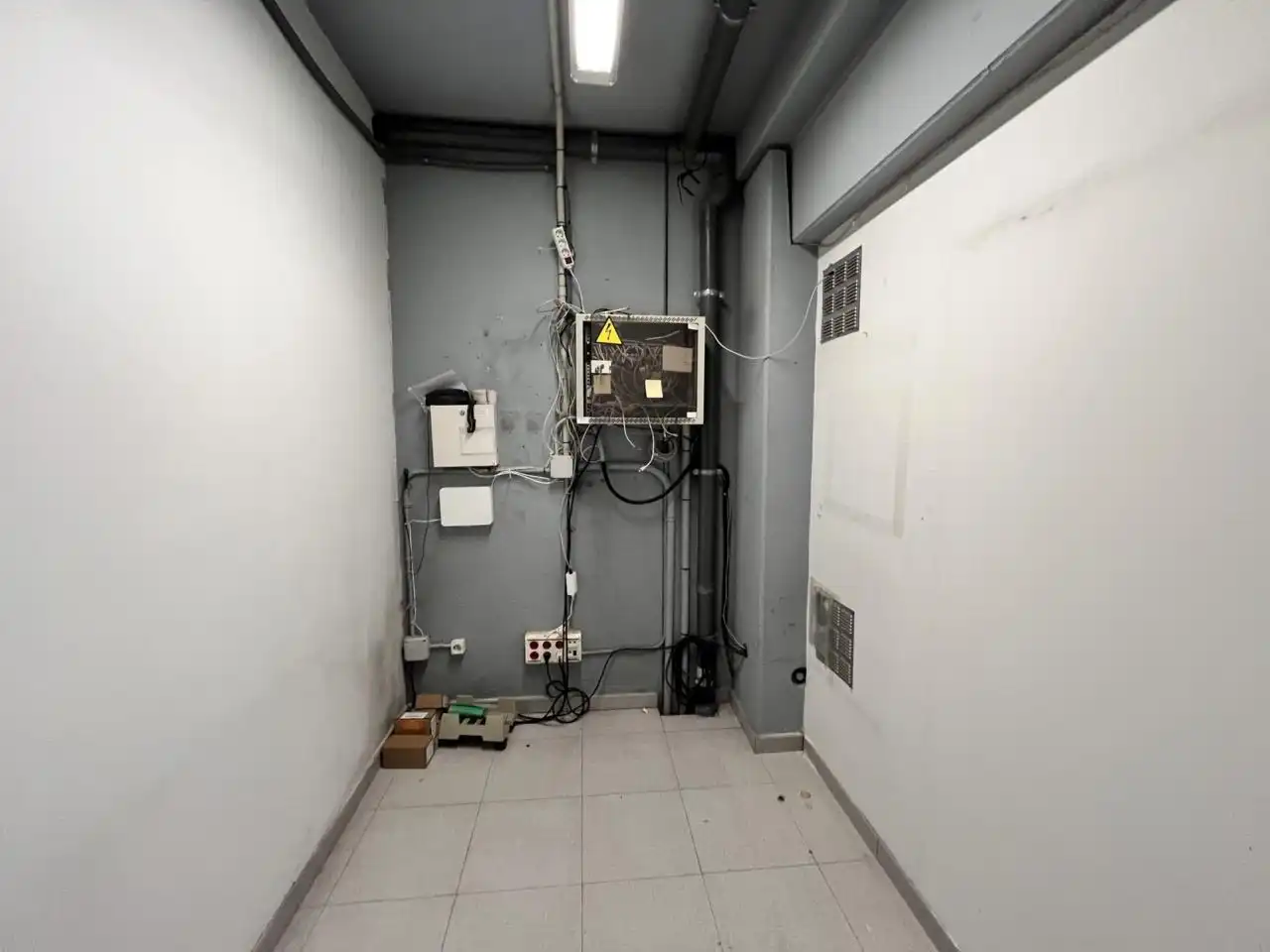 Nau industrial de lloguer en Cervelló amb Alarma