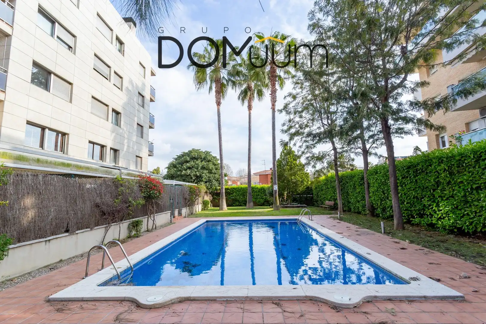 Schwimmbecken von Erdgeschoss zum Verkauf in Salou mit Klimaanlage, Heizung und Terrasse