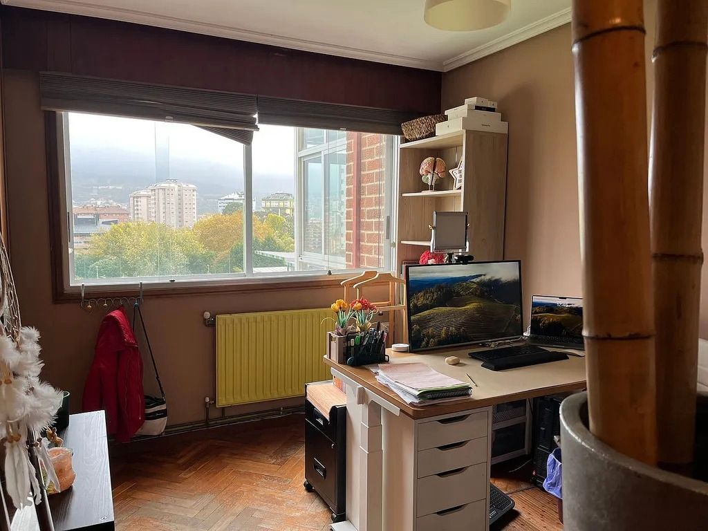 Dormitori de Pis en venda en Vigo  amb Calefacció, Parquet i Traster