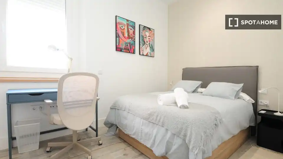 Bedroom of Flat for share in Cádiz  with Air Conditioner, Heating and Furnished