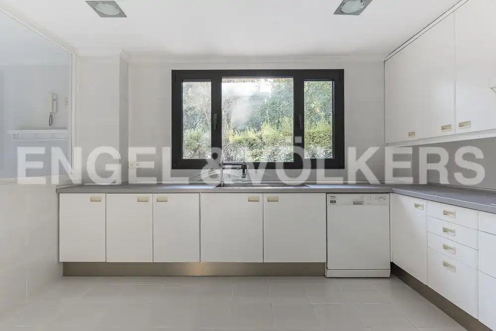 Kitchen of Houses for rent in Pozuelo de Alarcón  with Air Conditioner, Heating and Private garden