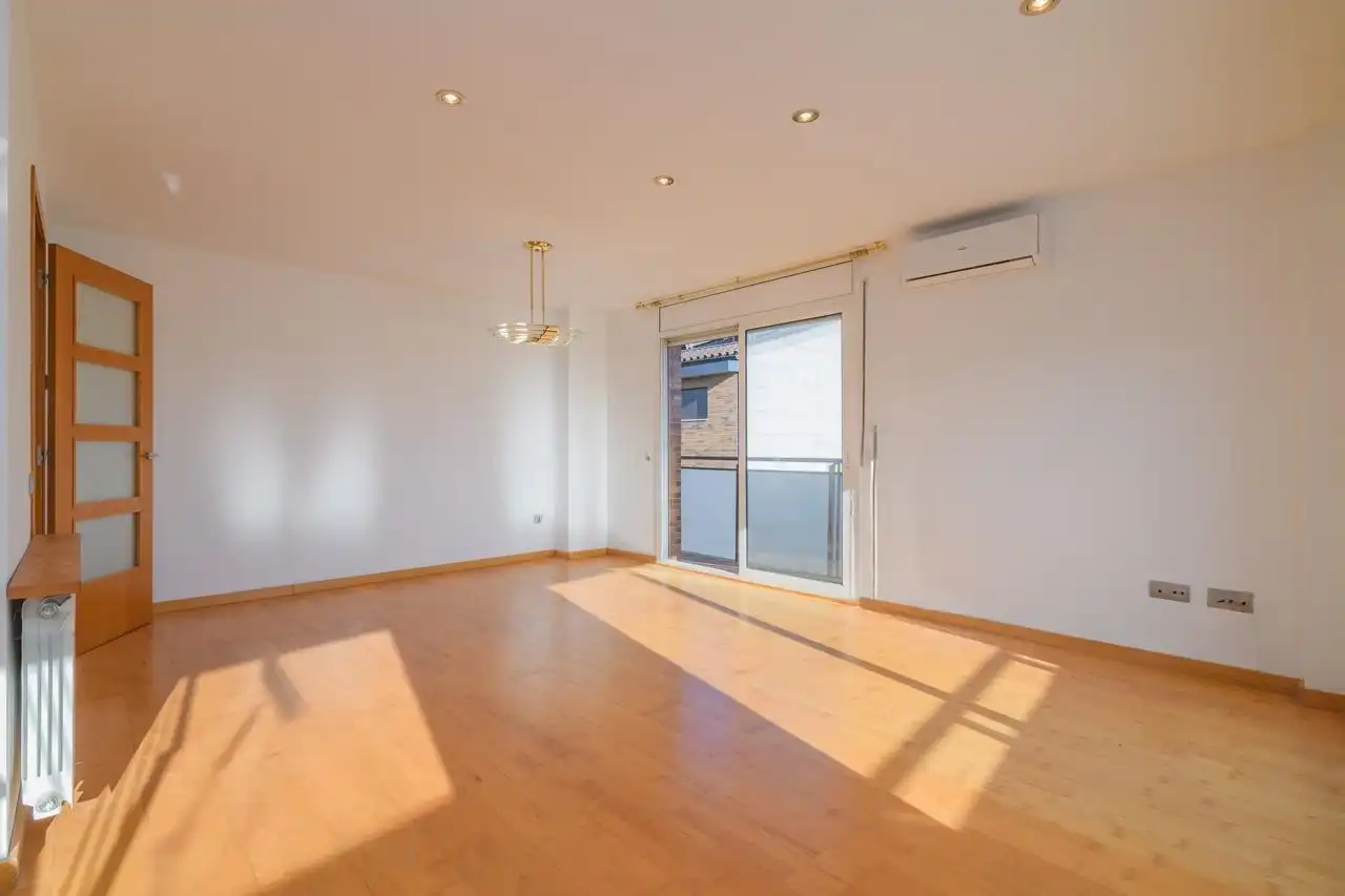 Bedroom of Duplexes for sale in Manresa  with Air Conditioner, Parquet flooring and Terrace